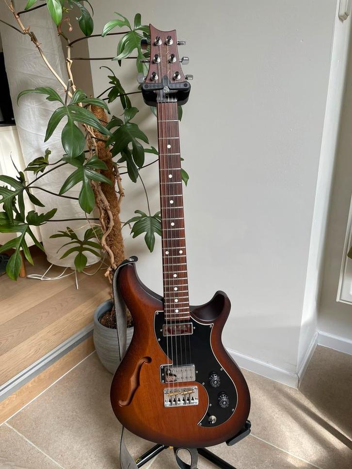 PRS Vela Semi-hollow satin, Muziek en Instrumenten, Snaarinstrumenten | Gitaren | Elektrisch, Zo goed als nieuw, Semi-solid body