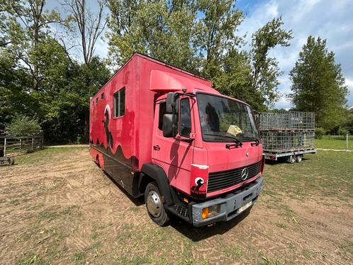 Paardenvrachtwagen 4 paarden+mobilhome mercedes 814, Auto's, Vrachtwagens, Particulier, Mercedes-Benz, Diesel, Euro 1, 2 deurs