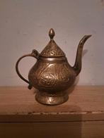 Rare théière ancienne en laiton massif