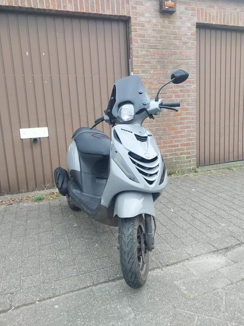 Option complète Piaggio Zip A-class en bon état, Vélos & Vélomoteurs, Scooters | Piaggio, Comme neuf, Zip, Classe A (25 km/h)