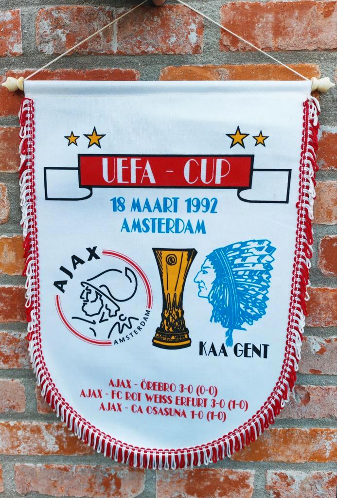 KAA AA Gent Ajax Amsterdam  1992 oud logo prachtig vaantje, Diversen, Vlaggen en Wimpels, Ophalen of Verzenden