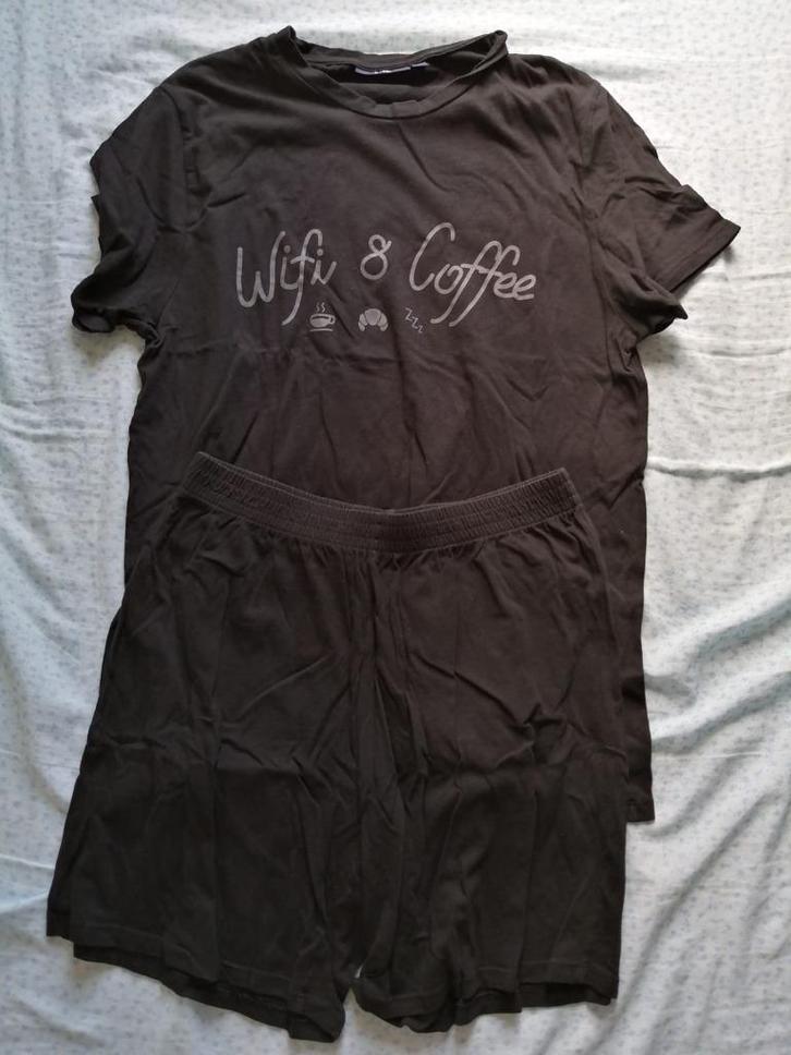 Shortama / korte pyjama Wifi & coffee medium, Vêtements | Hommes, Pyjamas, Porté, Taille 48/50 (M), Enlèvement ou Envoi