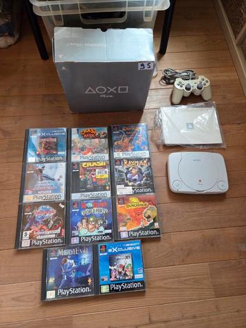 Playstation One boxed + games beschikbaar voor biedingen