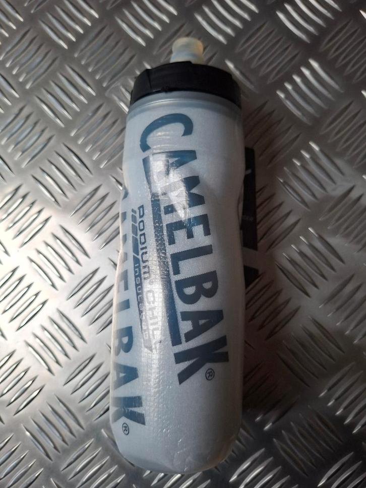 Bouteille isotherme Camelbak, Sports & Fitness, Gourdes d'eau, Neuf, Enlèvement ou Envoi