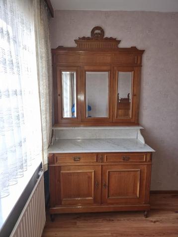 Mooie oude dressoir met spiegel  beschikbaar voor biedingen