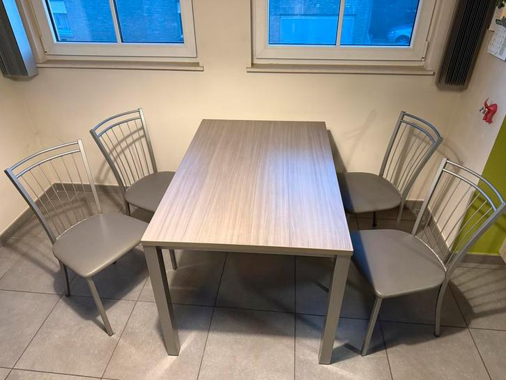 Complete eettafel set (tafel + 4 stoelen) - modern design!, Huis en Inrichting, Complete eetkamers, Zo goed als nieuw, 4 tot 6 stoelen