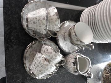 6 mokkatasjes koffietasjes met ondertasjes en melkpotje, Ophalen of Verzenden