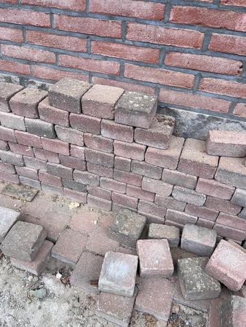 Gebruikte betonklinkers te koop – Oudroze/rood – goede staat beschikbaar voor biedingen