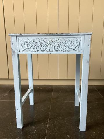 Bijzettafeltje blauw beschikbaar voor biedingen