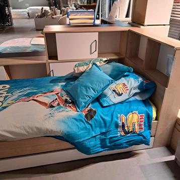 Nieuw bed 90x200 cm + lattenbodem en matras beschikbaar voor biedingen