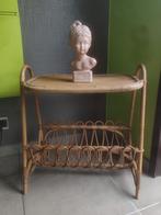Vintage table porte-journaux bambou osier, Ophalen, Gebruikt