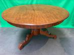 Ronde houten eettafel op driepoot, Ophalen