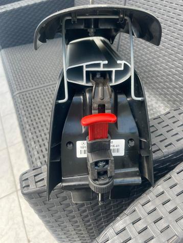 Originele Mercedes-Benz dakdragers CLA Shooting beschikbaar voor biedingen