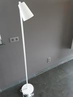 NIEUWE Unilux witte staanlamp Spoty, Huis en Inrichting, Lampen | Vloerlampen, Ophalen, Nieuw