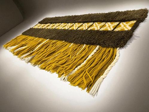 vintage okergeel -  bruin tapijt / vloerkleed / wandtapijt, Antiek en Kunst, Antiek | Tapijten, Tafelkleden en Textiel, Ophalen of Verzenden