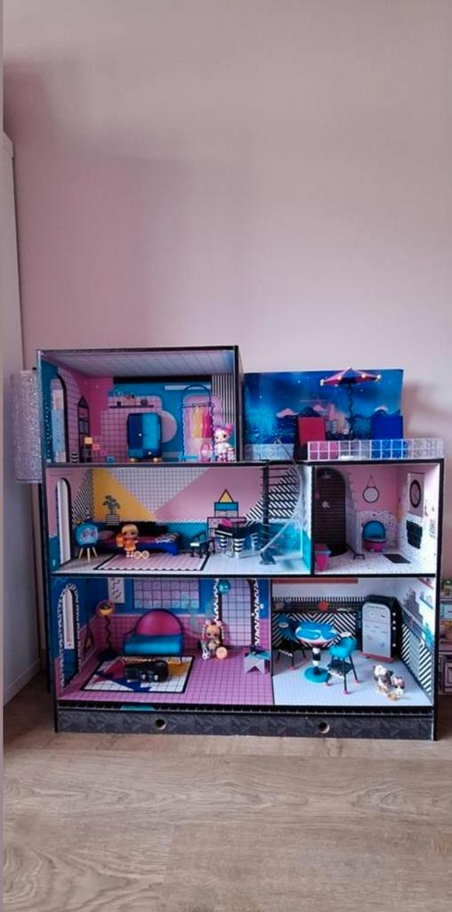 L.O.L. Suprise groot houten huis + meubels + popjes, Kinderen en Baby's, Speelgoed | Poppenhuizen, Zo goed als nieuw, Poppenhuis