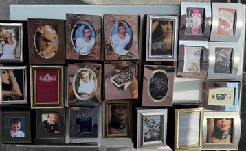 22 fotokaders waarvan 16 met aangehecht album beschikbaar voor biedingen