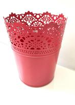 Cache pot en métal rouge ajouré, Ophalen, Rond, Metaal, Binnen