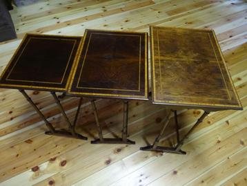 ⚠️ Tables gigognes antique. disponible aux enchères