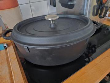 grote stoofpot ovenpot gietijzer beschikbaar voor biedingen