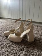 Crème hakken, Kleding | Dames, Schoenen, Ophalen, Wit, Bershka, Zo goed als nieuw