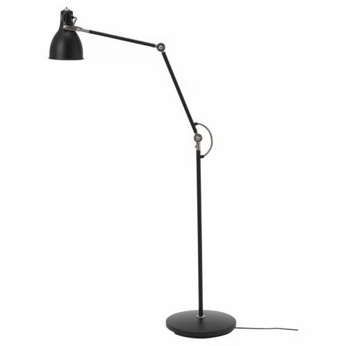 VloerlampARÖD  met klassiek design als nieuw, Huis en Inrichting, Lampen | Vloerlampen, Zo goed als nieuw, 150 tot 200 cm, Metaal