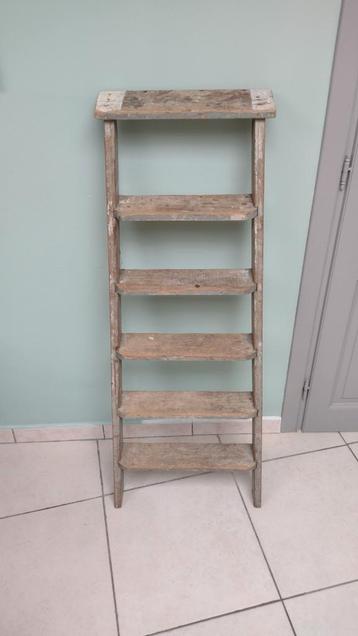 Oude houten schildersladder, vintage. Heel decoratief  beschikbaar voor biedingen