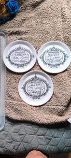3 assiettes fromage, Maison & Meubles, Enlèvement ou Envoi, Comme neuf