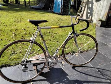 Koersfiets in een mooie vintage staat en rijd zeer nog goed beschikbaar voor biedingen