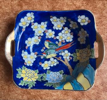 Porselein schaaltje beschikbaar voor biedingen