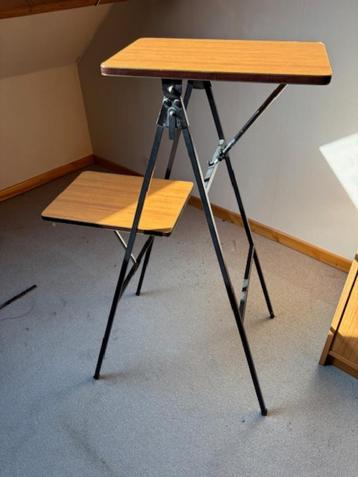 Projectortafeltje beschikbaar voor biedingen