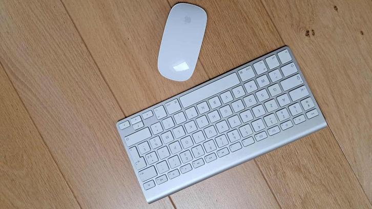 Ensemble Apple Magic Keyboard + Magic Mouse, Computers en Software, Toetsenborden, Zo goed als nieuw, Azerty, Draadloos, Toetsenbord en muis-set
