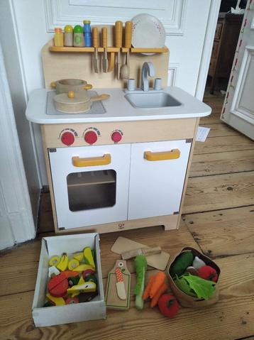 Cuisine enfant en bois - Hape disponible aux enchères