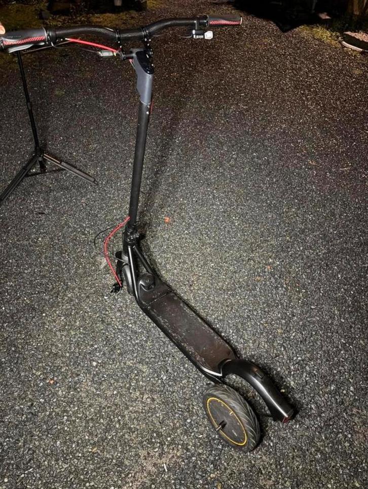 Ninebot f2 pro custom, Fietsen en Brommers, Steps, Zo goed als nieuw, Ophalen