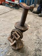 Oude mechanische schroefkrik, Ophalen, Gebruikt