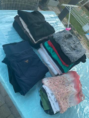 Lot dameskleding maat S EN XS beschikbaar voor biedingen