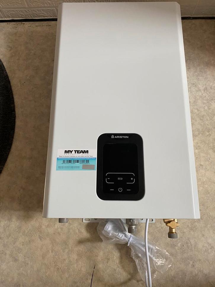 Chauffe-eau ventouse de marque ARISTON 11L au gaz naturel, Doe-het-zelf en Bouw, Chauffageketels en Boilers, Nieuw, Geiser, Aardgas