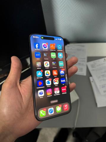 Iphone 15pro max 256gb blue  disponible aux enchères