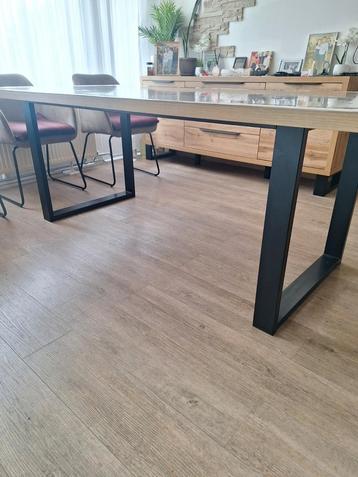 tafel voor 8 personen geen koeriers dienst aub!, Huis en Inrichting, Tafels | Eettafels, Ophalen of Verzenden, Zo goed als nieuw