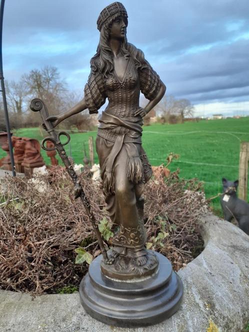 Superbe statue en bronze signé (dame kabyle au sabre)., Antiquités & Art, Antiquités | Bronze & Cuivre, Bronze, Enlèvement ou Envoi