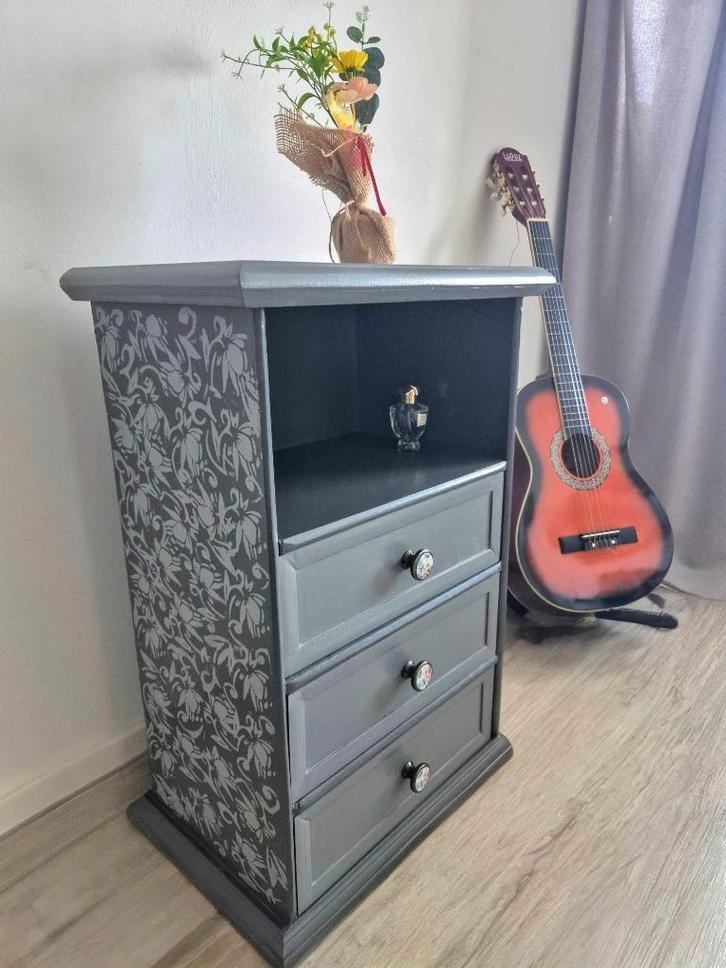 Handgemaakt Nachtkastje / Dressoir, Huis en Inrichting, Slaapkamer | Nachtkastjes, Nieuw, 70 cm of meer, 45 tot 65 cm, Hout, Ophalen