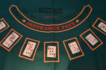 Blackjack tafelkleed incl. pokerkaarten en shuffler beschikbaar voor biedingen