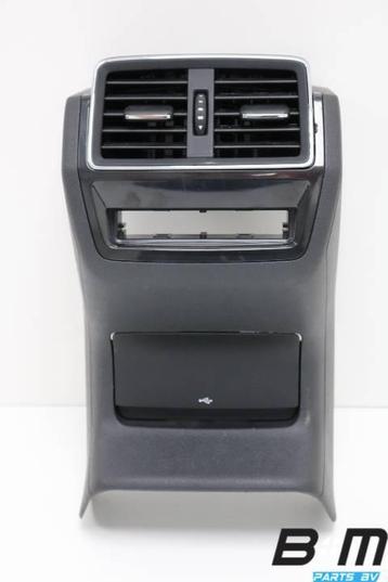 Achterkant middenconsole met 12v aansluiting Skoda Karoq beschikbaar voor biedingen