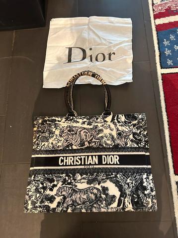 Très beau grand sac tote Dior 