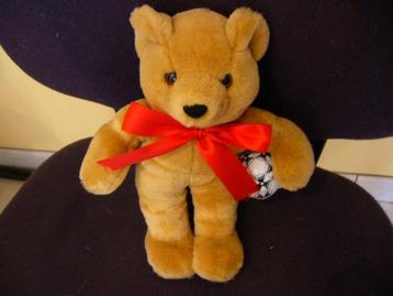 Zingend voetbal beertje (zingt olé olé we are the champions) beschikbaar voor biedingen