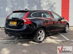 Volvo V60 2.4 D5 Momentum | Leder | Cruise | Climate | Navi, Auto's, 129 g/km, Zwart, Startonderbreker, Te koop