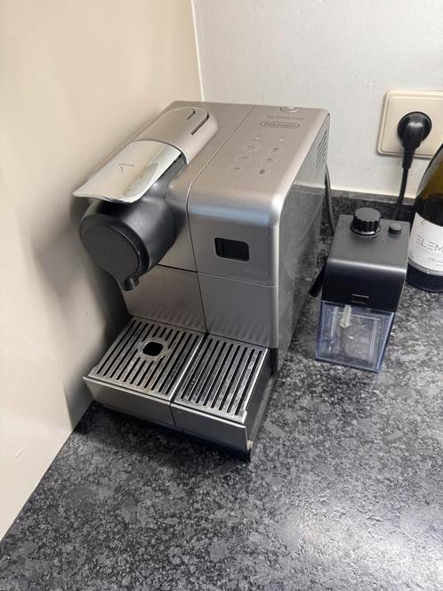 Nespresso Lattissima Touch Koffiemachine, Elektronische apparatuur, Koffiezetapparaten, Gebruikt, Koffiepads en cups, Koffiemachine