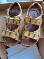 Sandales Naturino taille 25 - portées deux fois plus que neu, Enfants & Bébés, Vêtements de bébé | Chaussures & Chaussettes, Comme neuf