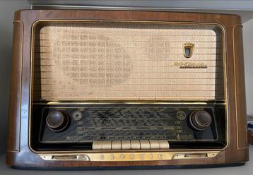 Oude radio’s  beschikbaar voor biedingen