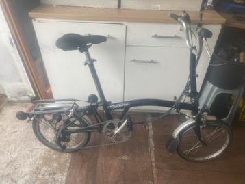 ‘BROMPTON’ vouwfiets 3Speed-/ buitenband gescheurd beschikbaar voor biedingen
